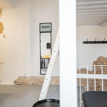 Shabby Chic Self Checkin Free Street Parking Appartement Berlijn