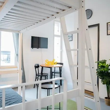 Shabby Chic Self Checkin Free Street Parking Appartement Berlijn