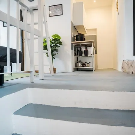 Shabby Chic Self Checkin Free Street Parking *