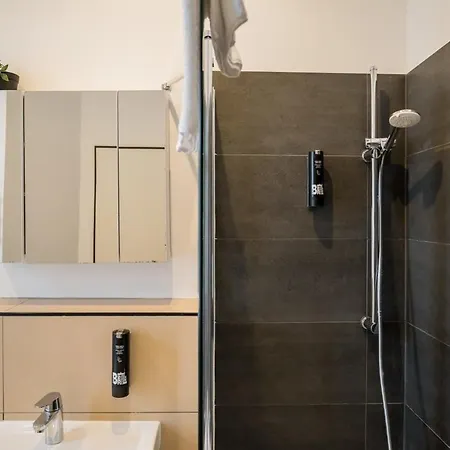 Shabby Chic Self Checkin Free Street Parking Apartment