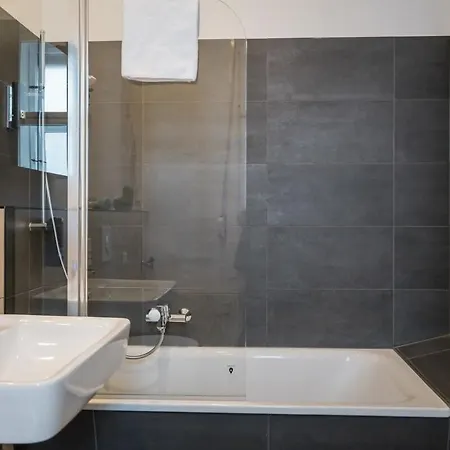 Shabby Chic Self Checkin Free Street Parking Apartment *