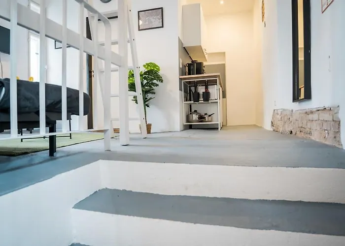 Shabby Chic Self Checkin Free Street Parking *