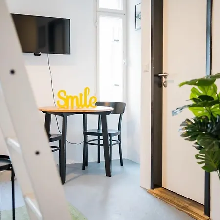 Shabby Chic Self Checkin Free Street Parking