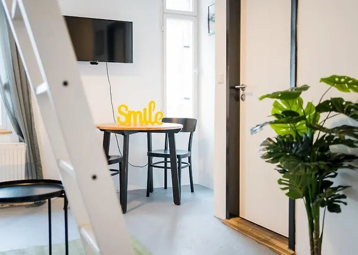 Shabby Chic Self Checkin Free Street Parking